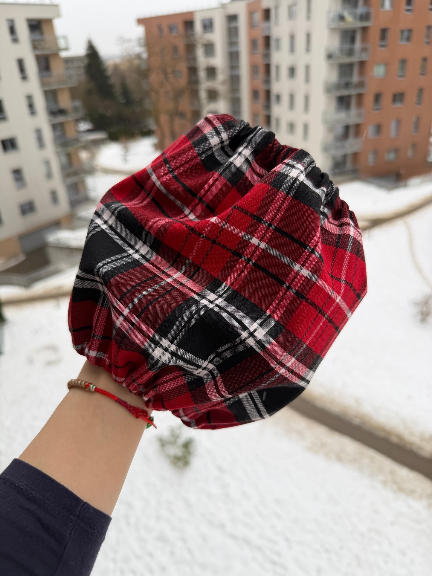 Raudonas tartan snoodas